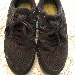 EUC Nike sz 9 women’s black